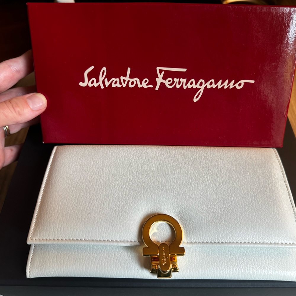 Salvatore Ferragamo White Leather Gold Buckle Italian Antique Wallet